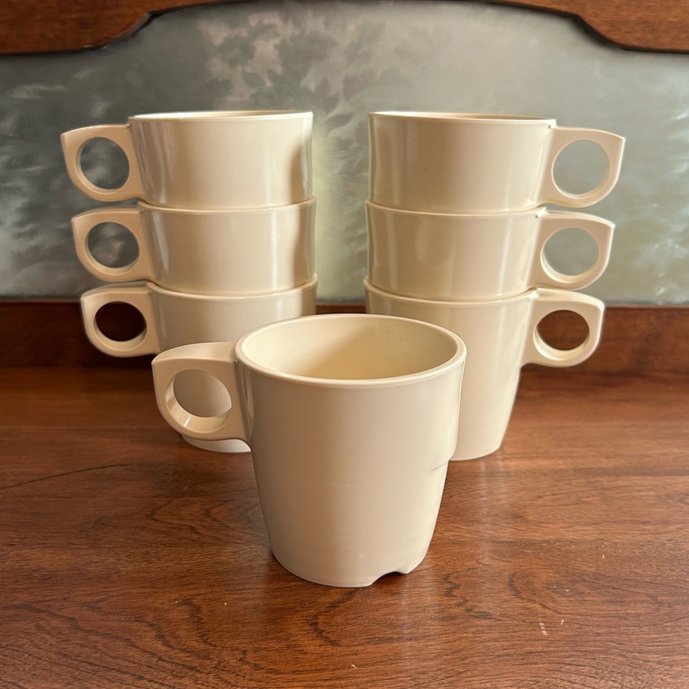 🟢 3/$25 Vintage GPL Melmac Mugs - set of 7